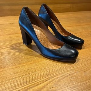 Chie Mihara black leather pumps size 9. Classic & beautiful. Made in Spain. New!